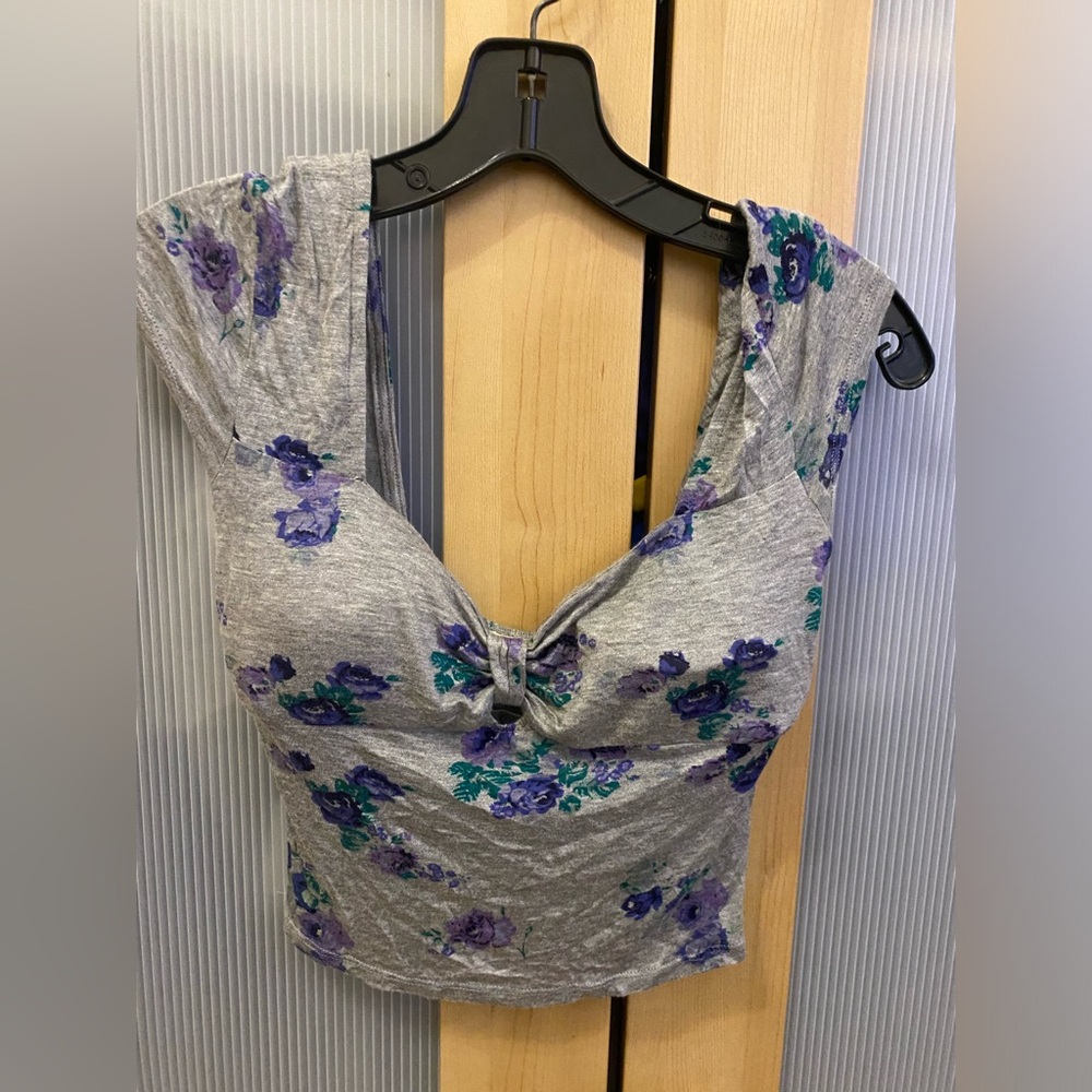 Urban Outfitters Pins & Needles floral knit crop top Size Small